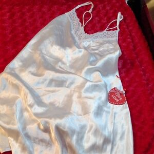 Elegant Cream Lace Trim Chemise